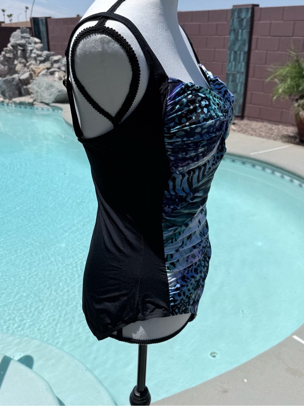 Pursuit w/Tummy Control Blue-Green Animal Print Ruched One Piece- NWT- Size 12 - Picture 3 of 14